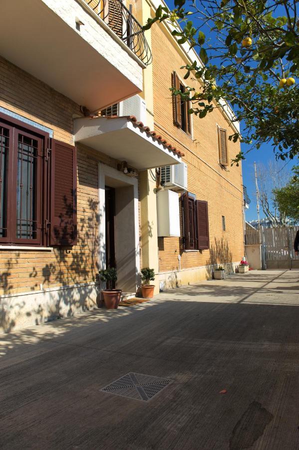 Casa Vacanze Alla Maison 菲乌米奇诺 外观 照片